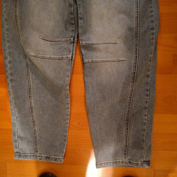 Dollhouse Barrel Jeans – Size 27 – Style & Stretch - Picture 2 of 9